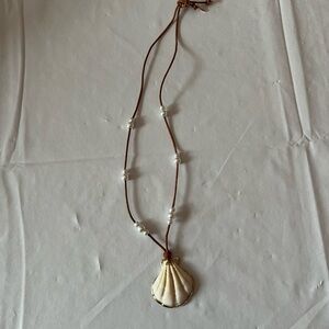Elegant Shell Pendant Necklace with Pearls